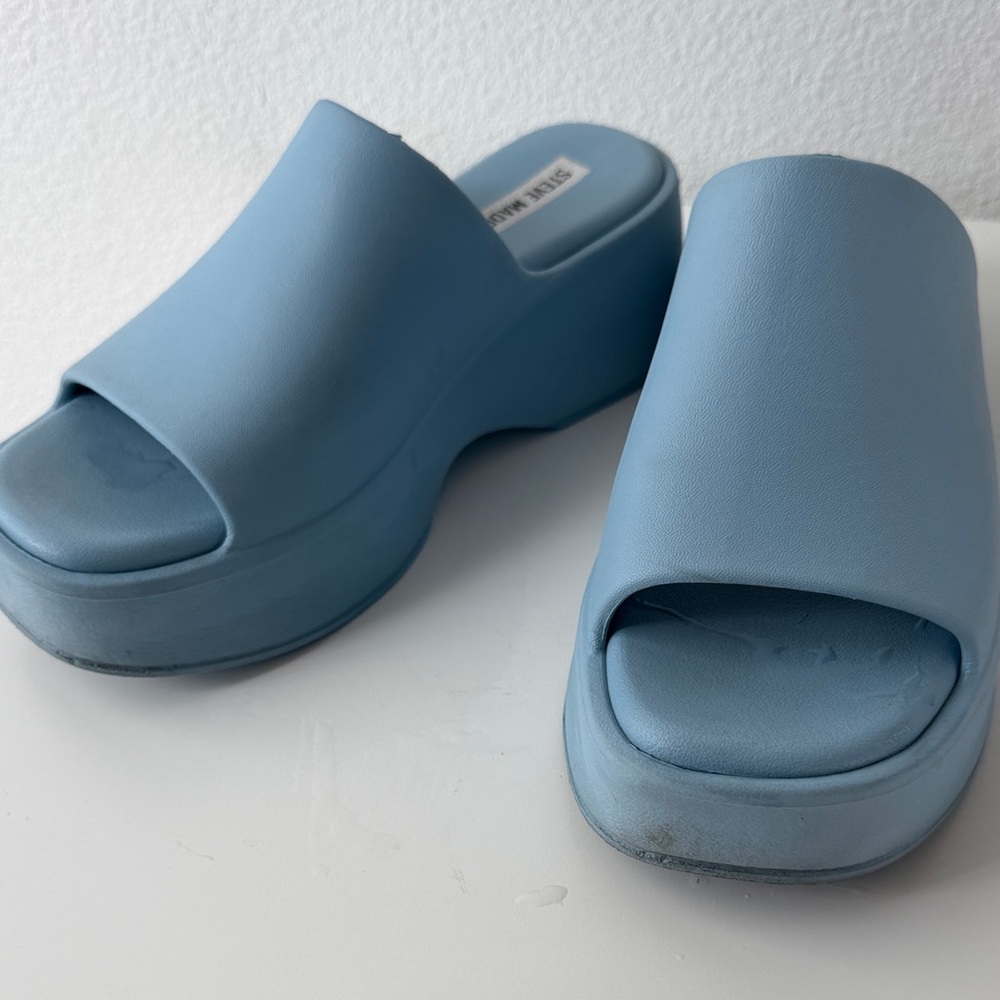 Steve Madden Baby Blue Platform Slides | 7